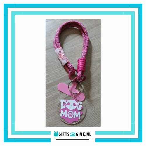 Roze dog mom
